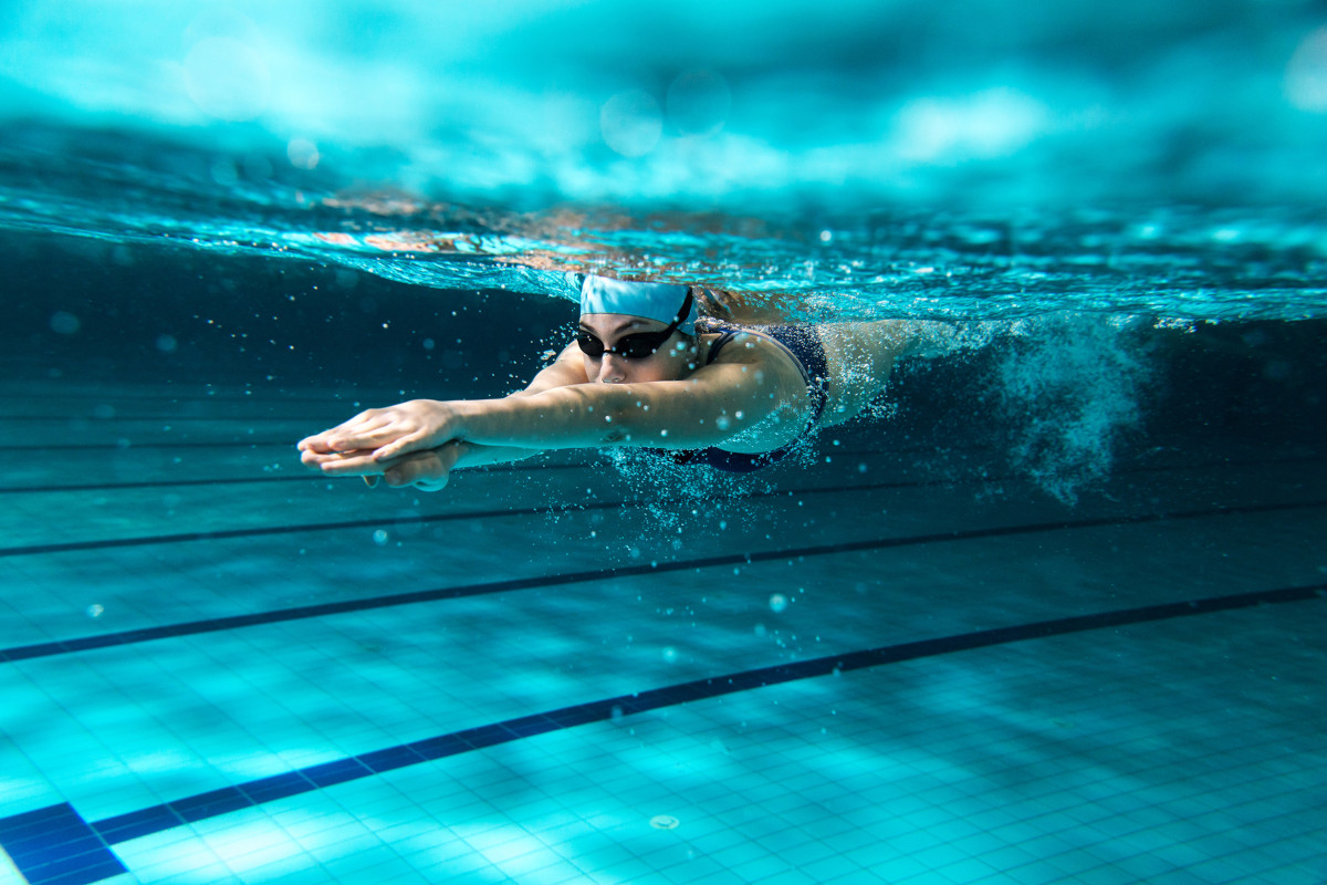 Female,Swimmer,At,The,Swimming,Pool.underwater,Photo.